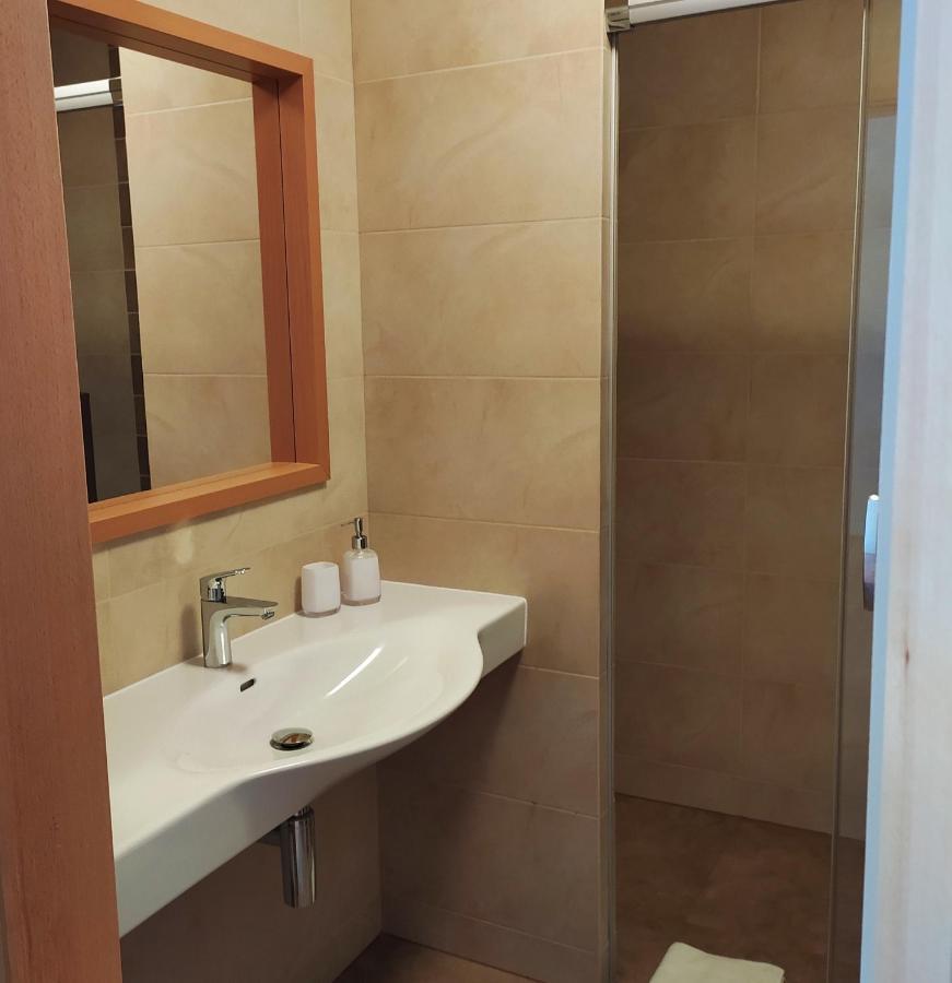Penzion Adéla Rožnov pod Radhoštěm Esterno foto