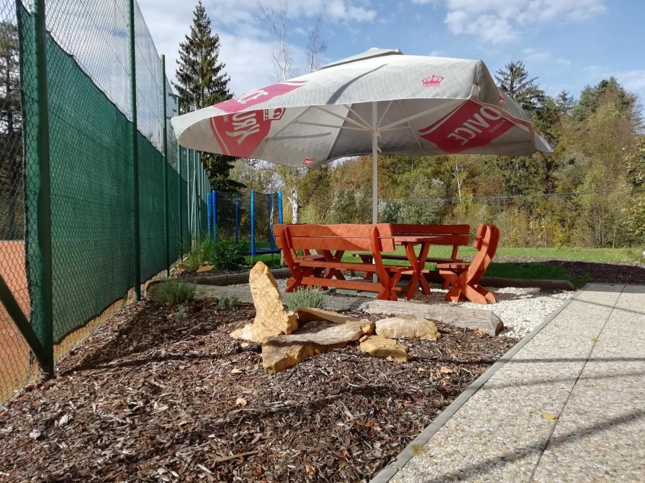 Penzion Adéla Rožnov pod Radhoštěm Esterno foto